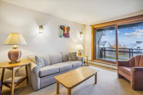 Ski on ski off, beautiful views, 2 bedroom condo with access to indoor pool, Sunrise C5